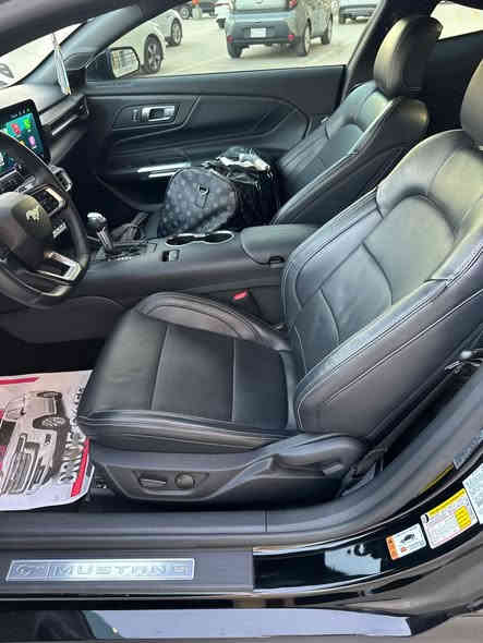 سلام عليكم 
موستنك gt 
24
حادثها جاملغ مبدل اصلي نفس الون 
بدون دواخل 
السياره كامله ما بيها نقص 
السياره بدون رقم 
وبيها داخل روز اني مسوي الها 
ماشيه 4000
السعر 340 
بكان السياره بغداد المنصور 
***********
