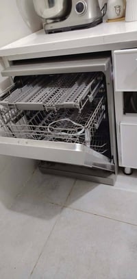 بنات شتريت هاي غساله ال جي والقرآن ولا مره ستعملناها ابدددد مشكلة المي...