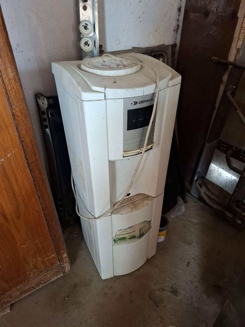 السلام عليكم  مجموعة اغراض للبيع للاستفسار الاتصال على الرقم ***********
