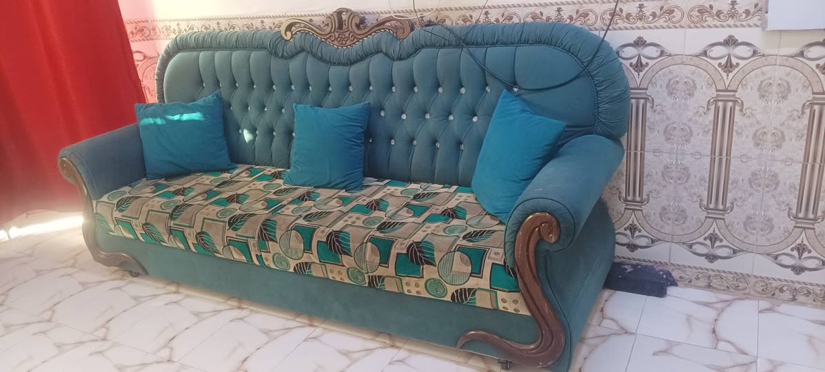 تخم 12مقعد طول القنفة الوحدة مترين ونص ثلاث قنفات سعر 400 حلة ثورة قرب جامع الحيدري للاستفسار ***********
