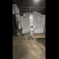 📐 المساحة: 140 مترـ واقع حال الموقع: بين التجار وشارع عدن ضهر مطعم (حج...