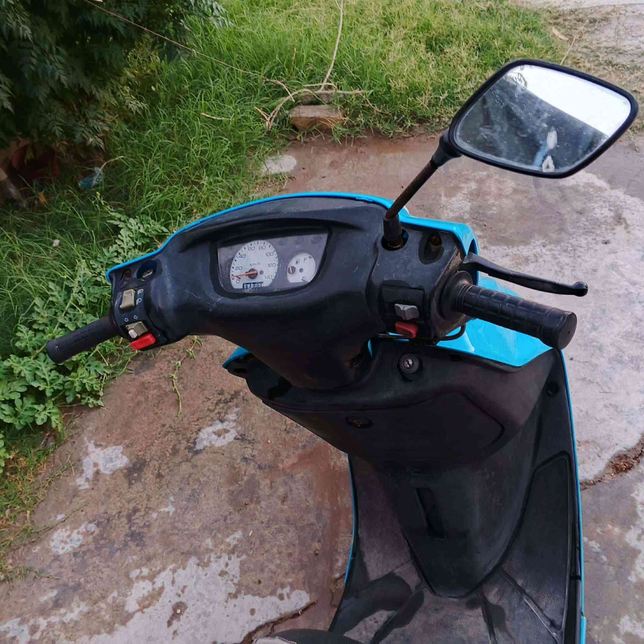 السلام عليكم
دراجه للبيع نضيفه  مثل ما موضح بل صوره 
شغاله....بيه تلحيضات بسيطه 

‏‪***********‬‏
