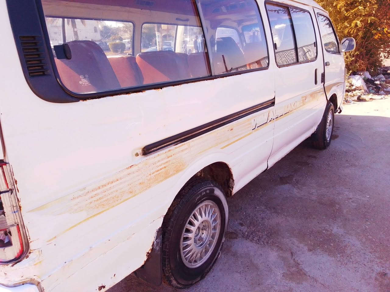 سلام عليكم كيا فتون موديل 2009 رقم بغداد احمر بدون صبغ ولا ضربه سياره بلاديه مكينه قبل كم يوم نزلتها حاوية صدر جديد تخم تاير جديد السعر 35وبيها مجال عليها هيئة 600 الف سياره شرط تحويل مكاني بغداد الشعب للاتصال ***********
