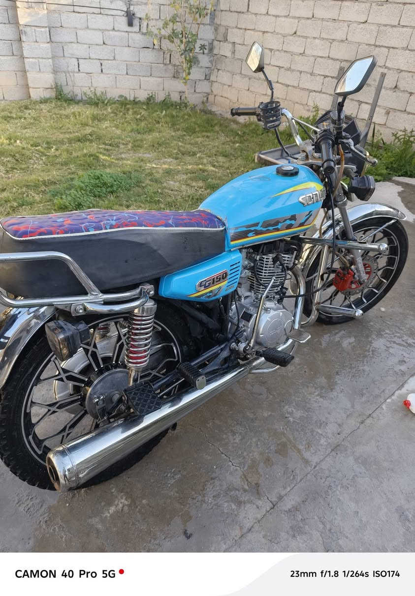 سيفان للبيع موديل 2024 اي نقص ما بي اوراقه كامله سعره 625  رقم ***********
