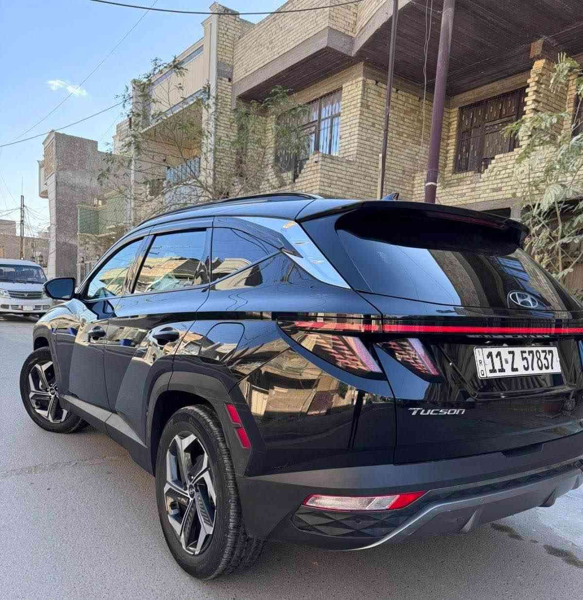 توسان موديل 2023 
فول مواصفات واحد على واحد 
بانوراما خمس كامرات 180 
رادارات امامي خلفي جانبي 
كشنات تدفئة وتبريد 
تحكم يموت تقدم ورجوع 
وارد امريكي حادثها فقط بنيد دون داخل وطخة بسيطة 
صوره الحادث بالمنشور 
سعرها 179 وبيها مجال 
ماشيه 33 
*********** بغداد, العراق
