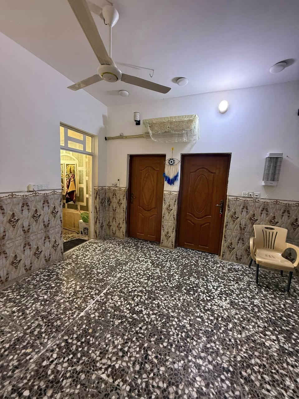 بيت طابو زراعي المساحه ١٢٠يحتوي على غرفتين وصاله ومطبخ وحمام داخلي وخارجي وستقبل كونكريت البيت باقي التفاصيل واتساب ***********
