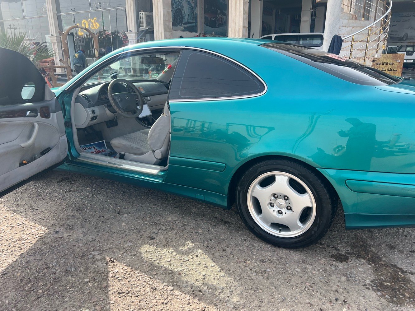 السلام عليكم مرسيدس 2001جاهزه من كلشي مكينة بلاد 4سلندر تبريد تدفئة تحكم كشنات كهربائي ترايك وين ما يعجبك رقم بصرة وراعيها يمي تريد وكاله تريد تحويل بالعجبك مكان السايره بصرة السعر 110وبيها مجال قليل حك الجيه ر