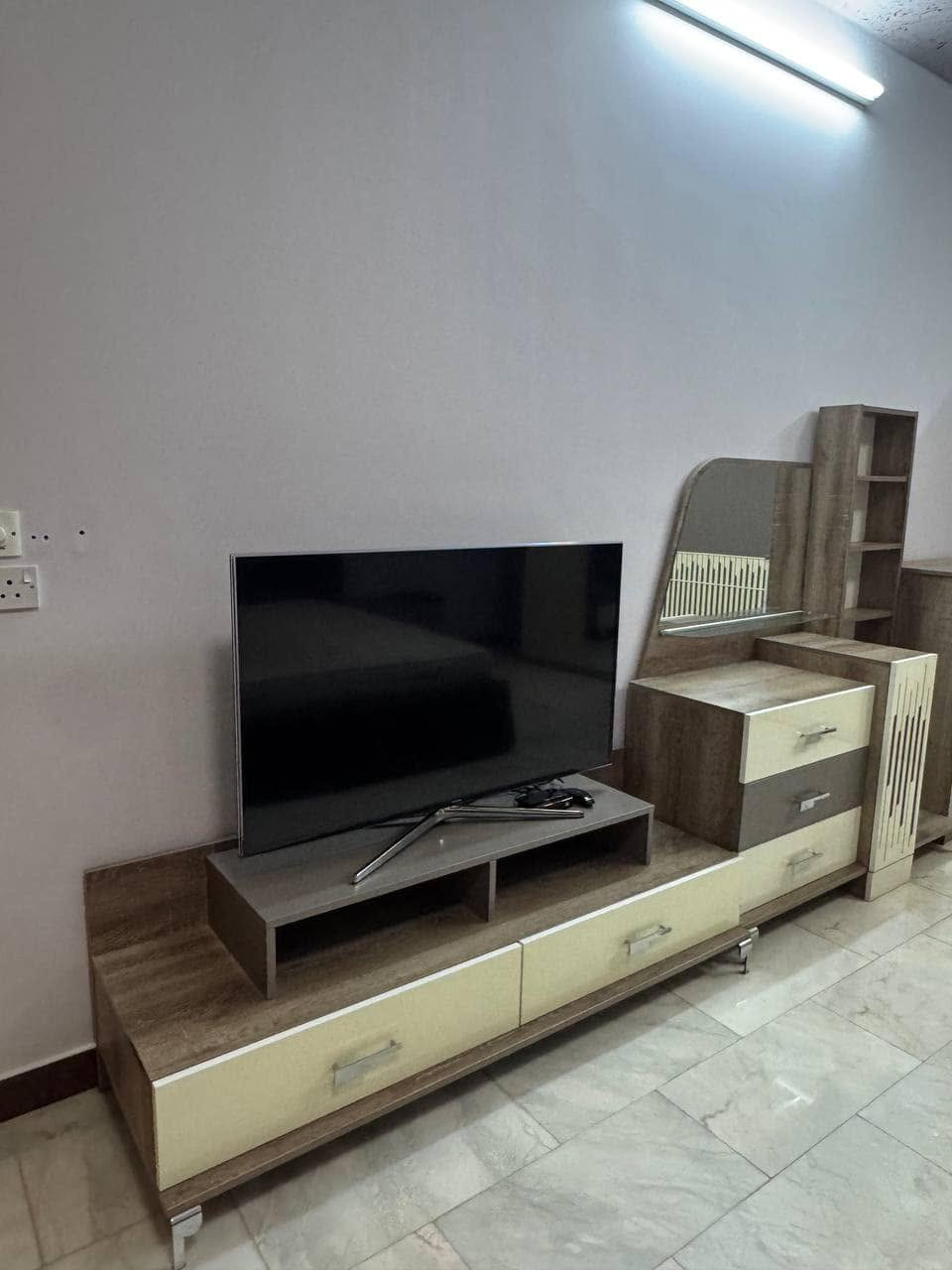 السلام عليكم ورحمة الله وبركاته

غرفة نوم 🇹🇷للبيع بحالة ممتازة، مكونة من 8 قطع:

🛏️ سرير نفرين كبير
👔 كنتور (دولاب ملابس) 6 أبواب
🪞 مع باقي الملحقات كاملة

✅ تباع كاملة فقط

💰 السعر: 700,000 دينار

للاستفسار أو المعاينة، يرجى التواصل على الخاص.

بغداد العامرية


**إذا كنت صاحب هذا الإعلان وتريد حذفه لأي سبب، رجاءا أرسل رسالة إلى الدعم الفني**