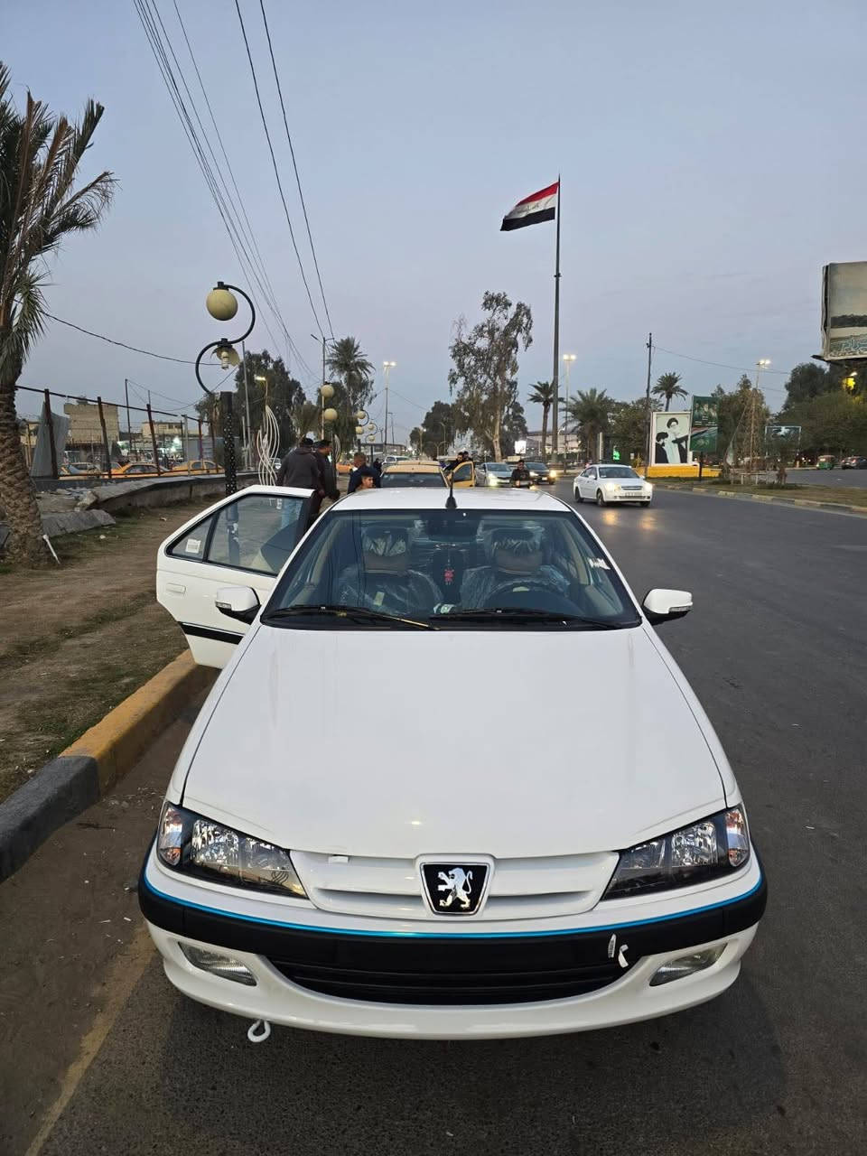 بسم الله اخوان بيجو بارص ستلام جديد حره  حره بدون رقم  25 داخله ب26  صار 10ايام من ستلمتها كفاله عامه ماشيه 200مواصفات السياره لبارص معروفه  كشنات كهرباء تحكم ستيرن شاشه كار بلي عرض كام   حساسات. حساس  بك لايت اوتو  سعره 93 بيه مجال بسيط كلش    مكان السياره  البلديات رقم تليفون ***********
