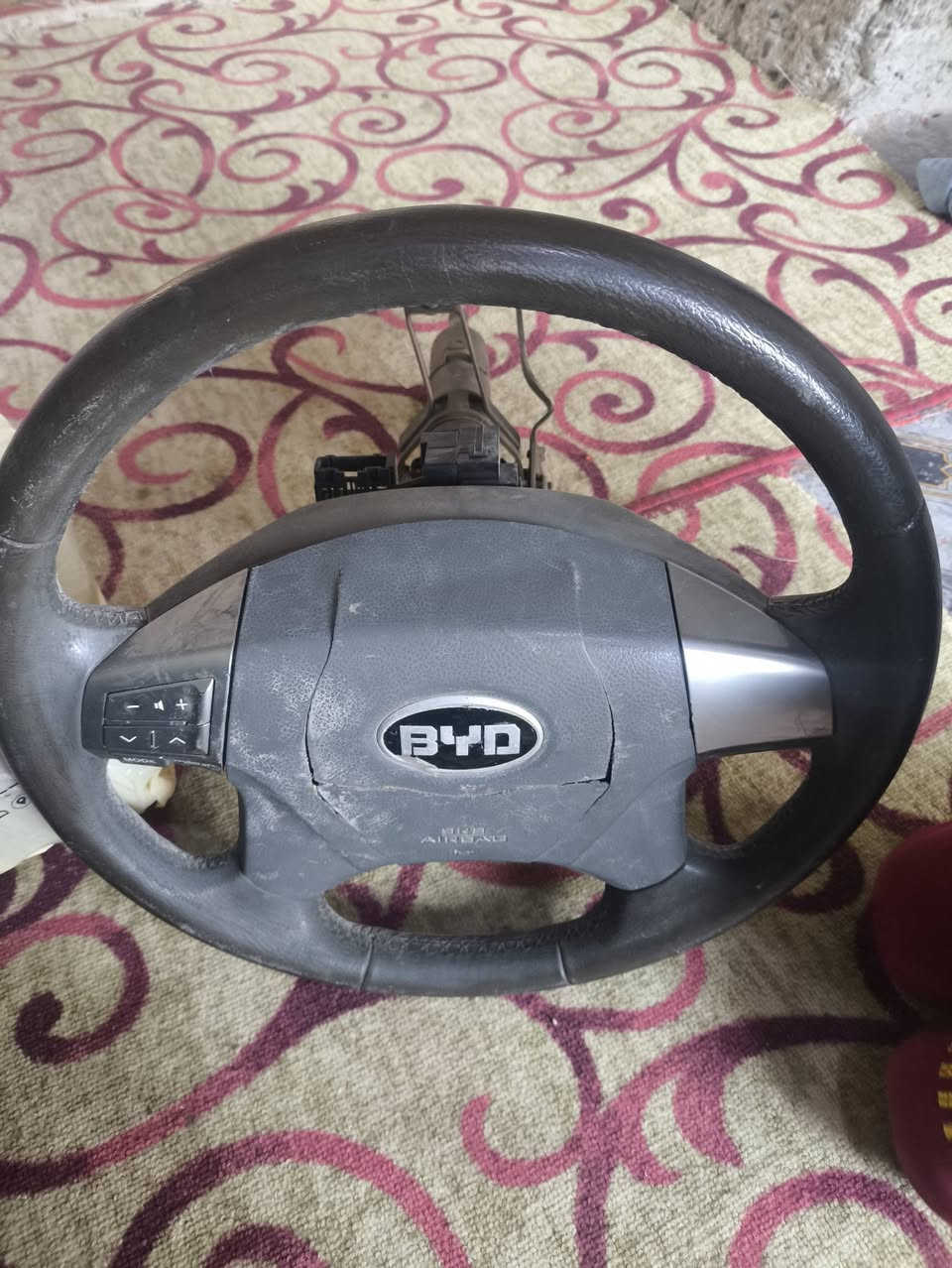 سلام عليكم غراض بي واي دي للبيع 
دركه كامله شريط ستير بدالات لايت تحكم ستيرن وشفت شرط شغل ماعده لارباك طاك وعندي فريز تبريد نضافه كدامك اخو جديد مال ياباني شركه تيوتا هوه والبخاخ مالته كامل 
وحساسات مال فريز وثرموستات كلمن وسعره راسلني وتدلل
*********** عنوان حله الغراض كلهن شرط الفحص
