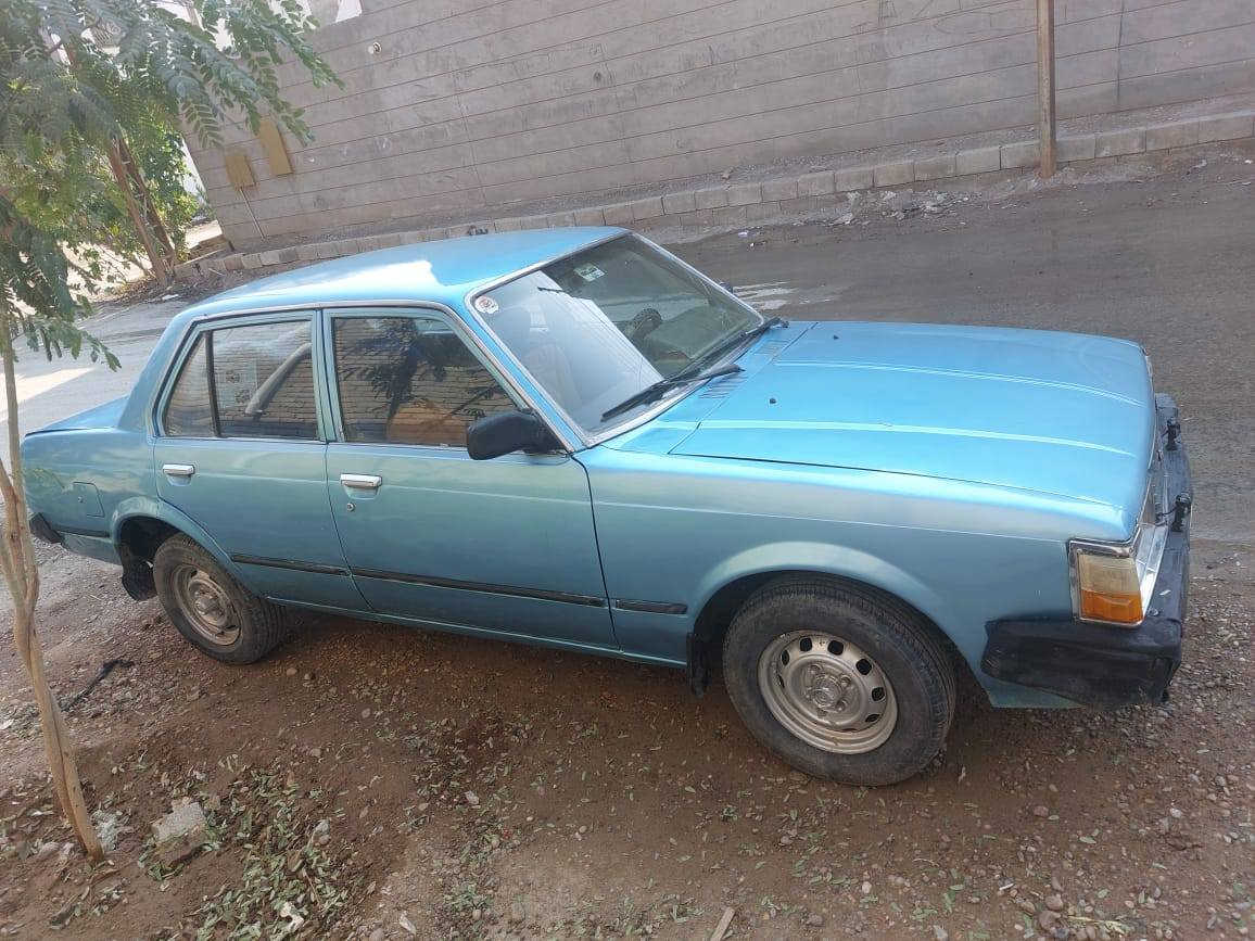 سيارة كرونا للبيع موديل 1981 رقم مميز نضافة عالية وخالية من الدعم وصبغ عام جمالية المحرك لايوجد تبخير ولا تنقيص مع تخم تاير جديد وصدر جديد السعر يرجى الاتصال على الرقم ***********
