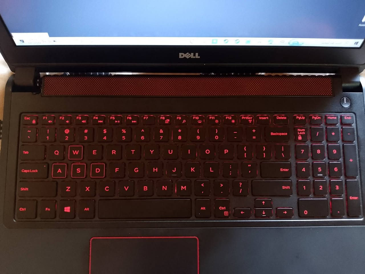 Dell Gaming Laptop GTX 1050 4GB كارت خارجي و داخلي
للالعاب و التصميم و الهندسة 
مبدل نرماده فقط لا يوجد أي عيب ثاني 
340 الف


**إذا كنت صاحب هذا الإعلان وتريد حذفه لأي سبب، رجاءا أرسل رسالة إلى الدعم الفني**