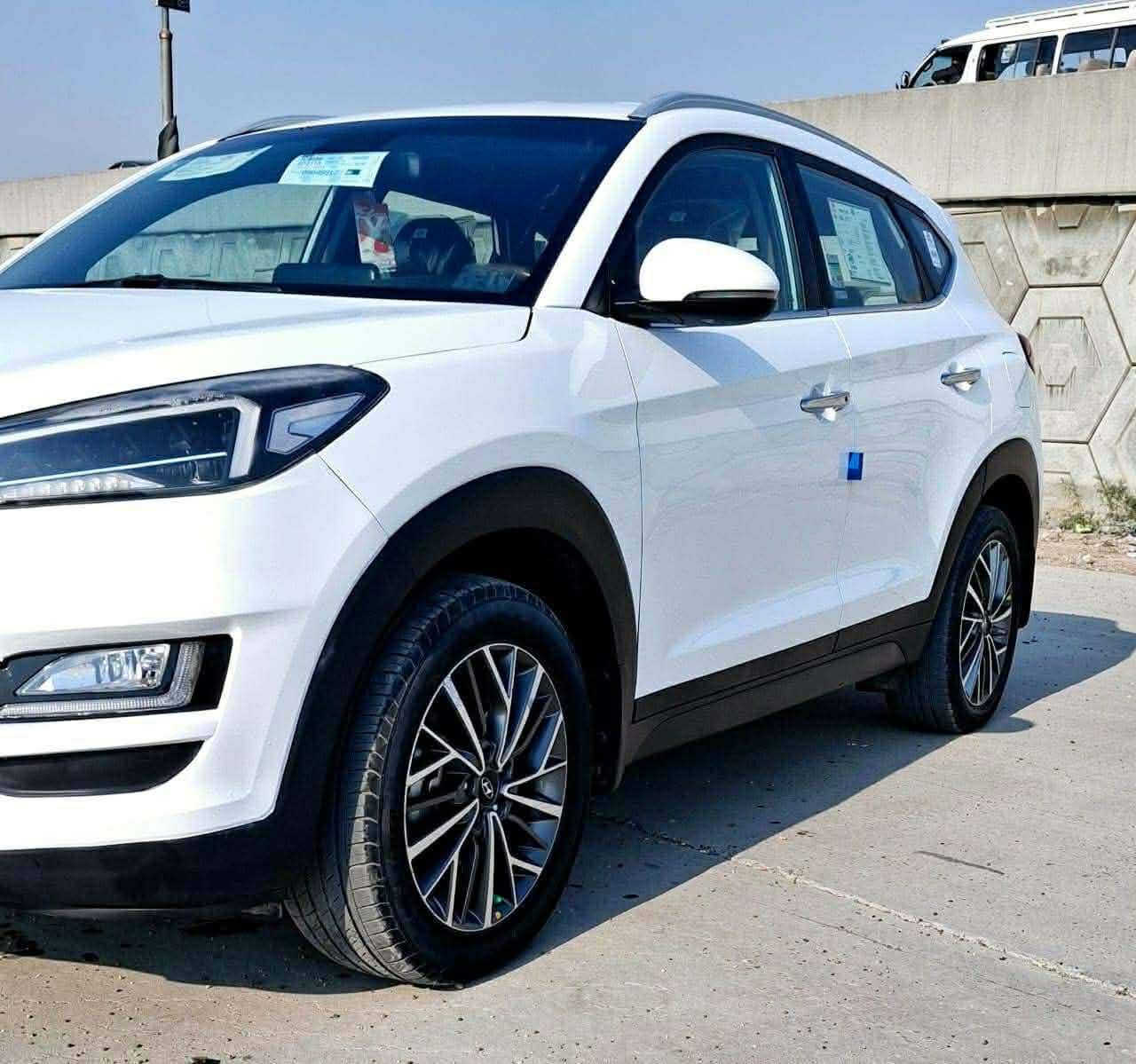 توسان موديل 2020 خليجي 
ماشيه السيارة  85 
سنويه منتهية 
كير ومحرك مكفول 
 المواصفات : خمس عدسات 
كشنات جلد كرسي كهربائي 2
شاحن وايرلس
مري شفط 
بصمة
3 انظمة قيادة 
رقم السيارة بغداد

ملاحظة
سياره مكفوله عدا بيها بارد شبر
بالباب الخلفي ورصعات بالبنيد 
 
مكان السيارة: بابل
رقم صـــاحب السيارة: ‭0777 937 8037

لعرض سيارتك على الصفحة بنفس الطريقة راسلنا
