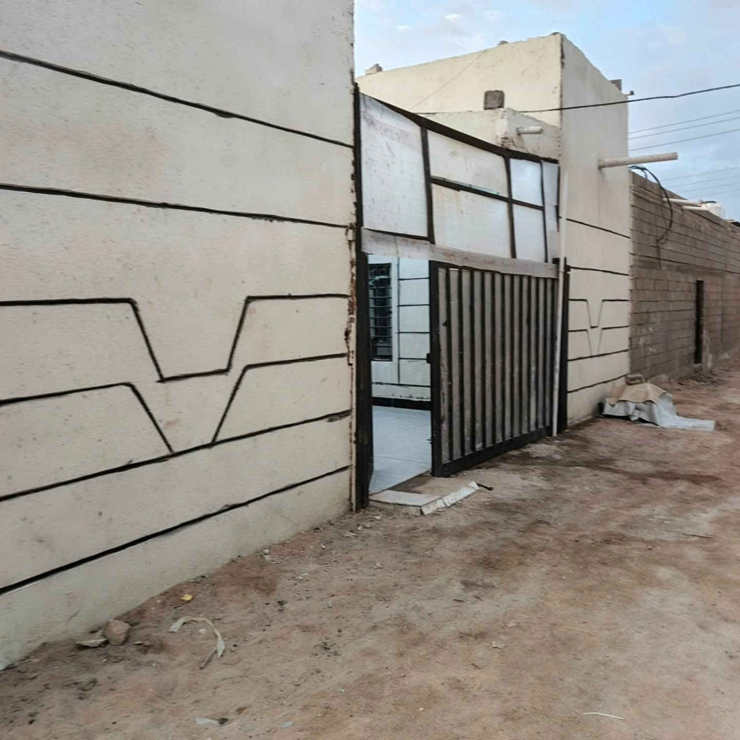 اسعد الله اوقاتكم بكل خير احبتي 🫶
اليوم جايبلكم بيت كلش حلو ومرتب وسعر مناسب مساحة البيت 132ونص
واجهيه 11ونص ونزال 12
القطعه مربعه 
البيت يتكون من 
غرفتين4*5
 وديوانيه5*3
وهول 7*5
مطبخ جبير 5*5
صحيات داخليه 3*3
منور ٢ونص*1ونص
درج خارجي بره 
اذاتحب تسوي طابق 
ثاني انا رافع 8سوف
وكراج جبير
صحيات خارجيه 
والسقف كونكريت
ستاره كامله
كهرباء دفن 
وكله بلضمان الشغل
والماء وكل التفاصيل
والشغل كله درجه اوله
طابو وقف سني مسجل اصولي 
وكل الضمانات موجوده
شارع 10متر والتبليط بصفك
السوك بصفك مدارس محكمه
مستشفى  مولد خط  انترنت 
كل الخدمات يمك موجوده 
عنوان البيت
أبي الخصيب الوسطي
شارع المحكمه  تقاطع الوسطي

 قرب دائرة الكهرباء
او المدرسه الصفره
سعر البيت 53بي مجال 
لتواصل*********** 
@
