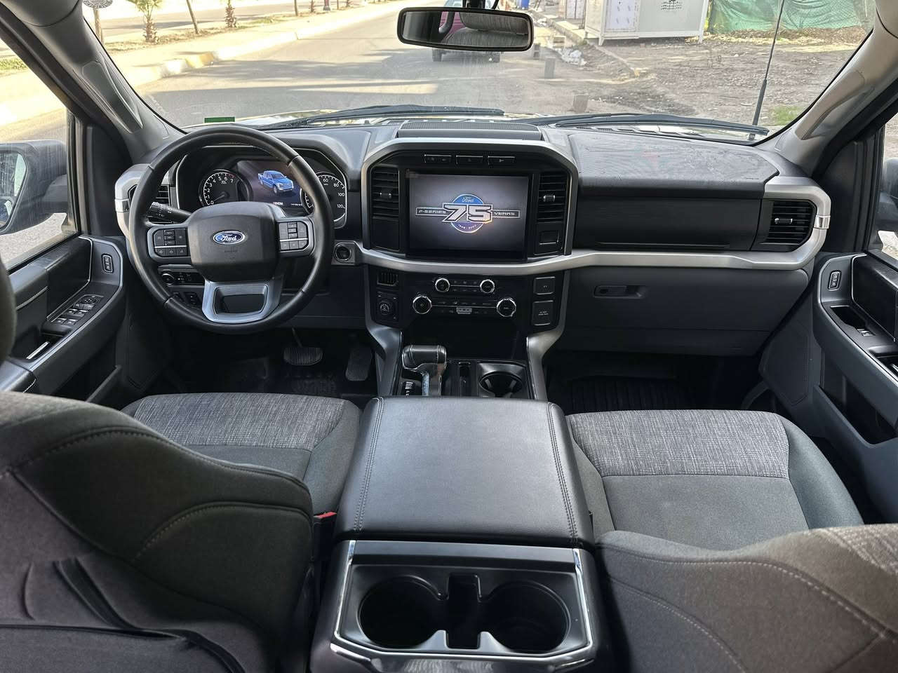 فورد . F150
موديل 2023
 4*4 .دبل اكسل مواصفات  .xlt
محرك 6 .2700. توربو 

رقم سليمانيه بسمي تحويل او وكاله مباشر
حادثها جاملغ سايق وباب سايق بلادي مبدل ربع بونيد صبغ بجم كبس 
ماشي 30 km
كامرات ٣٦٠ 
گير طياره ✈️
كشن هيتر 
مواصفات هوايه بيها خيرمن الله 
سياره جاهز من كل نواحي 
للاستفسار اتصال مكاني كركوك 
***********
