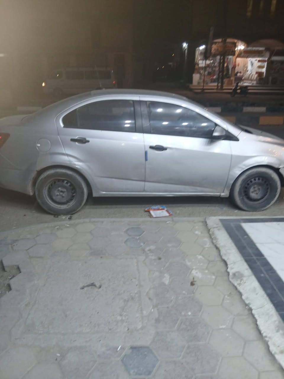 سلام عليكم عندي سياره للبيع شوفرلت  مكفوله اصولي بس راعيها مايداور يعني كوم حديد مكينه جديده كير مكفول سياره مكفوله كلها مكاني ناصريه مركز سعرها 40 رقمي ***********
