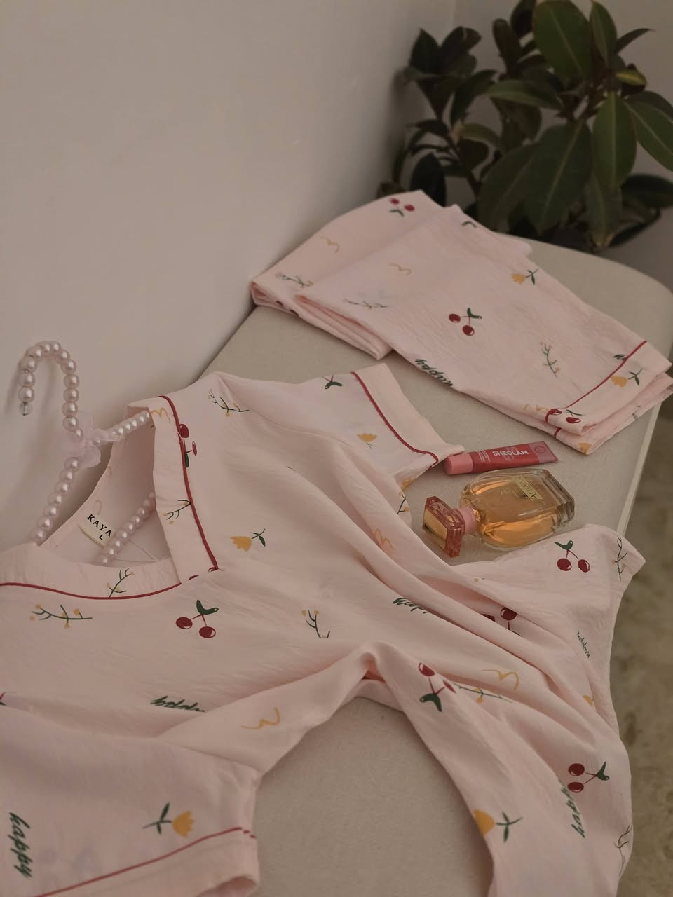 🍒بجامة الكرز 🍒توفرت داخل حي الفلاح والتوصيل مجاني وسعرها 10 بس 😍😍😍
للحجز مراسله الصفحة 
او 
على الواتساب ***********
