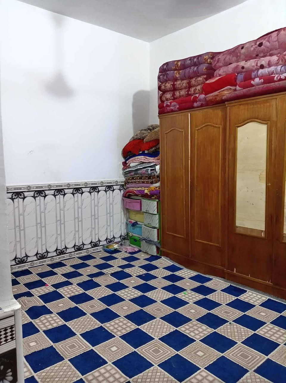 بيت للبيع في منطقه حجي حسن الثانيه المساحه 100 متر طولاني ***********
