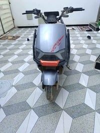 شباب دراجه البيع مل واحد موضف يعني ستعمل قليل سعره 400. 07840071119