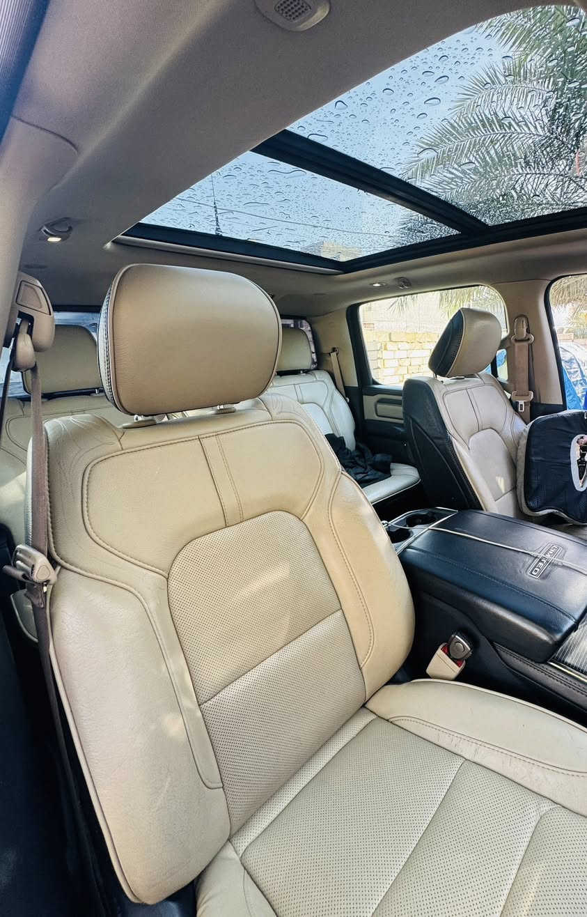 دودج رام خليجي مديل 2020 Long Horn بوكسات جانبيه
خليجي وكاله هارلم اعله فائه

محرك 5.7 Hemi
رقم بغداد مداور مباشر

ماشيه 80 الف كيلو متر
مكفوله كفاله عامه 
فول مواصفات معروفه Long Horn

فتحه سقف كامله
دفع رباعي 3 وضعيات 

دوسات كهرباء 
بوكسات جانبيه

شاشه تسلا كبيره 

رادار 6 عدسات امامي وخلفي 
5 كامرات محيطه

كشنات تبريد تدفئه أمامي خلفي 
تشغيل عن بعد 

السعر/ 425
مكان السياره كربلاء
***********
***********
