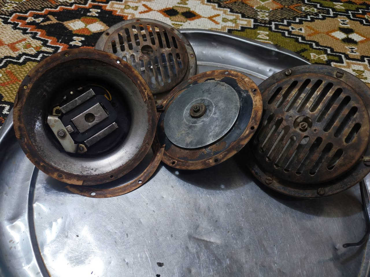 سلام عليكم هورنات حنجة بلادي ما مكصوصات أبد أمامكم بل صور نضيفات _السعر.300و بيهة مجال _العنوان بغداد _الشعلة _(الرقم) ***********
