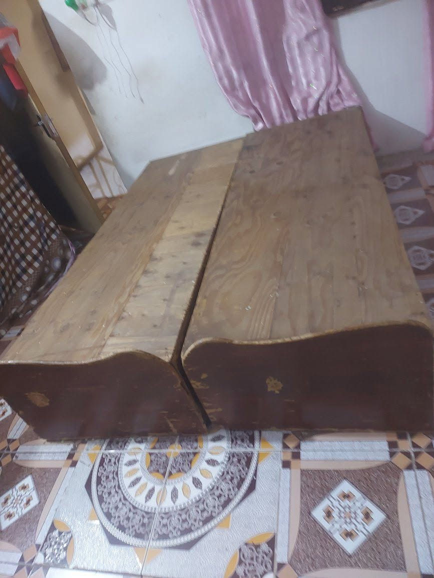 السلام عليكم جربايه مكصوصه قطعتين جانت قطعه وحده وسوهه اثنين للسهوله بالنقل اكو قاطع ثاني الجبيره متصعد سواهه اثنين وصير مخزن سكفه خشب ابلوك وياهه دوشك سعرهه 75 وبيه مجال بسيط مكلف بالنشر اي تفاصيل خاص او يتصل على الرقم *********** الرقم بي وات ساب
