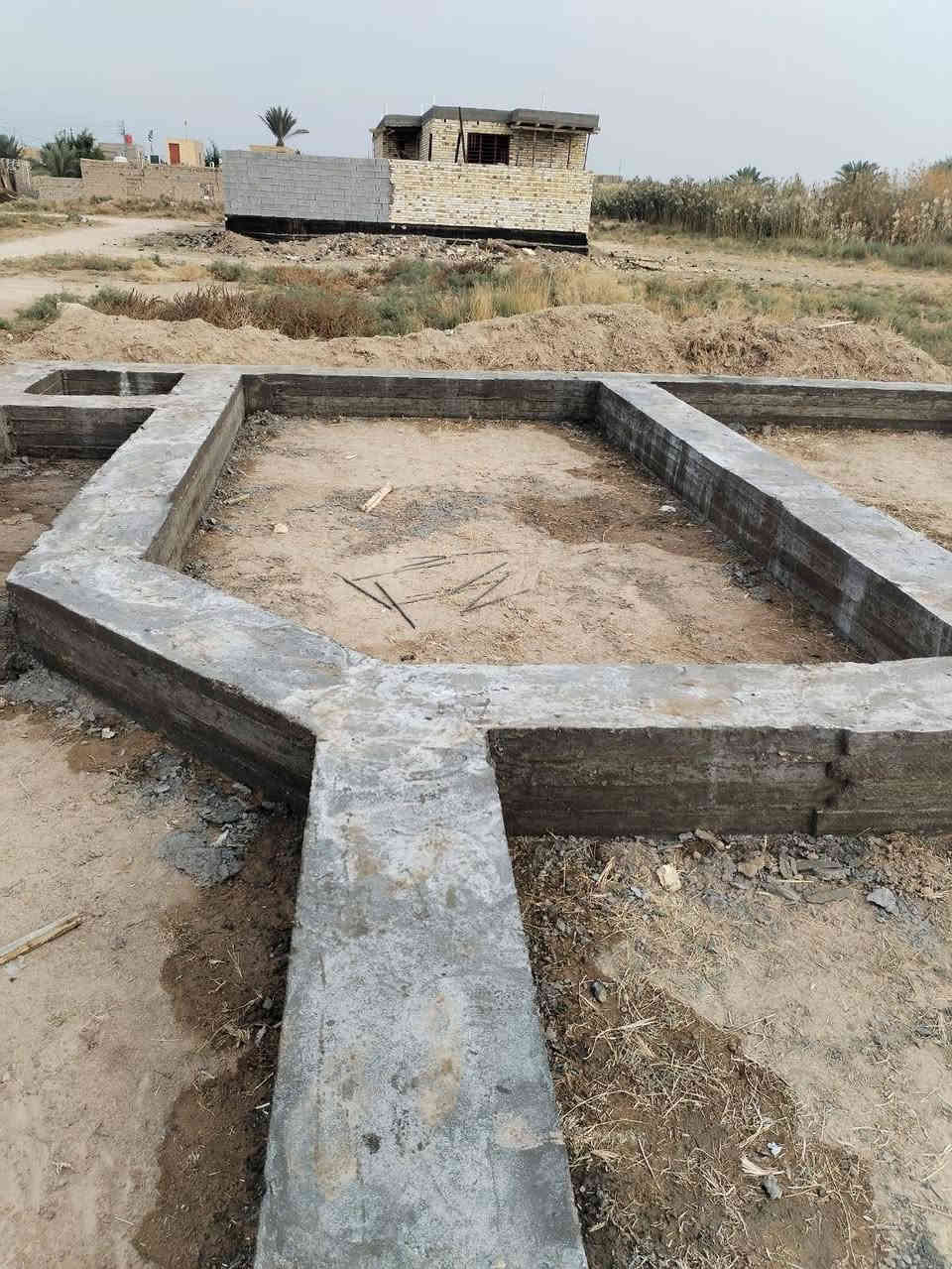 بتلو زراعي للبيع المساحه الكليه ٣٠٠ متر البلو ١٥٠ متر يعني صاير نص بتلو ونص باقي قطعه المكان صوب بني رجاب قريه سيد حسين زراعي السعر ٢٥ مليون
 اتصال ***********2
