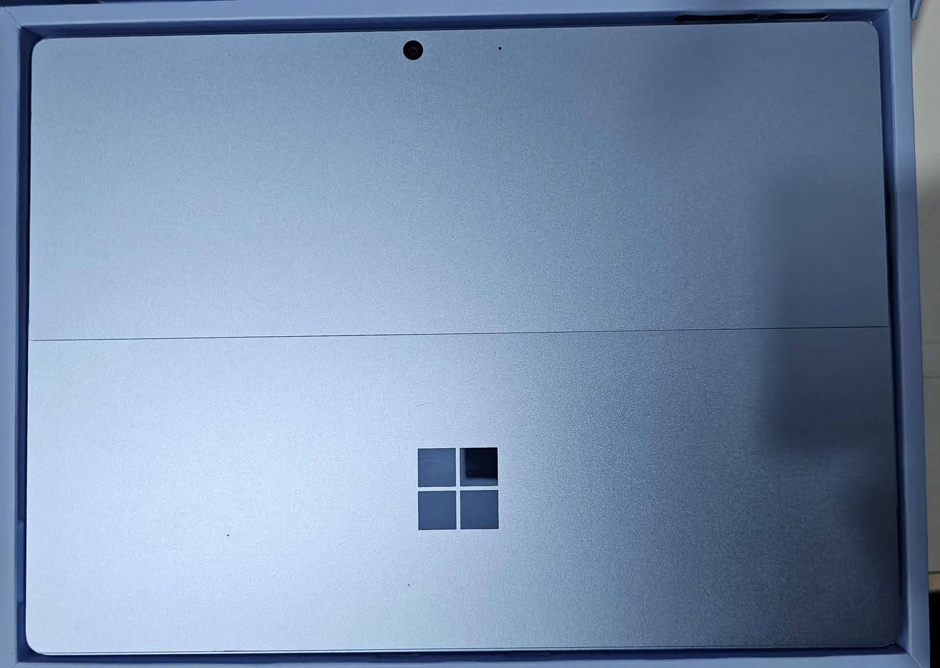 Microsoft Surface Pro (11th Edition)
Model 2076
13-inch 2-in-1 Copilot+ PC

مستخدم مع البوكس و كيبورد اصلي

 🚀 المعالج: Qualcomm Snapdragon X Plus (ثماني النواة، 3.3 جيجاهرتز) الجديد .
الشاشة: 13 بوصة PixelSense Flow تعمل باللمس.
دقة الشاشة: 1920 × 2880 بكسل 120Hz.
الذاكرة :16GB RAM
التخزين: 512GB SSD 
🔋 بطاريه تدوم لساعات 
🔋 دورات الشحن 77

نظام التشغيل: Windows 11.

السعر 1,300,000 بغداد, العراق


**إذا كنت صاحب هذا الإعلان وتريد حذفه لأي سبب، رجاءا أرسل رسالة إلى الدعم الفني**