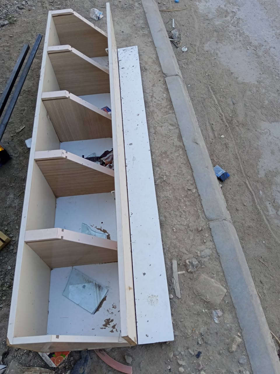 السلام عليكم 
غراض اسواق للبيع عارضات كرزات 2 
ورفوف تركي 
ودوارات 2مال عارضه وسطيه للبيع كلمن وسعره مكاني ناصريه مركز ***********
