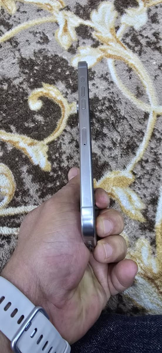 15 برو ماكس 256شرق اوصط ماستر بطاريه 89 شريحه وحده بس الضهر مكسور ب850 (***********
