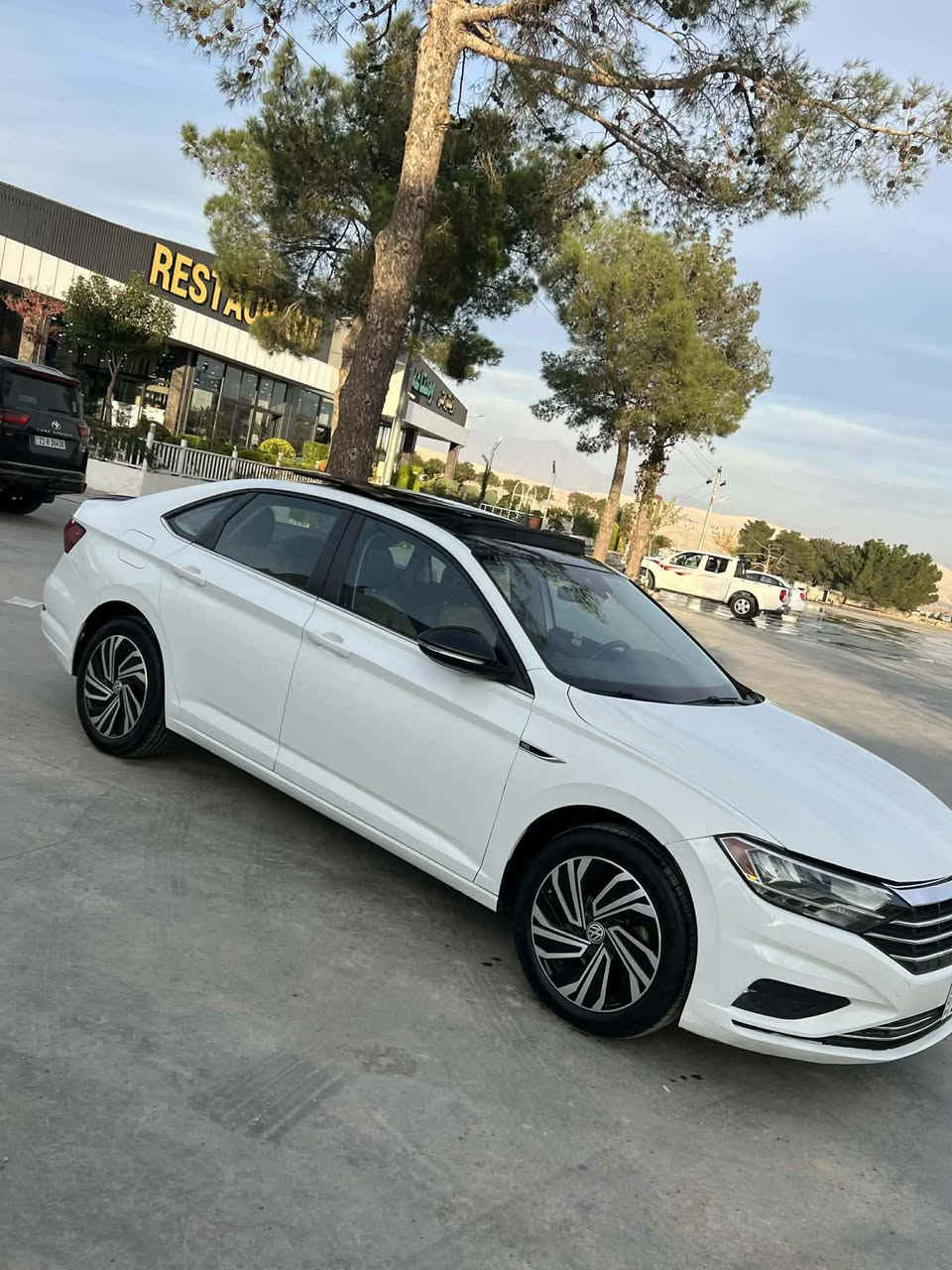 جیتا (2019 SEL Premium )
فول مواسەفات
( کوشن گەرم .کوشن سارد . بەسمە .  پانۆراما . ئاوینە هیتەر . ٤ مۆد لێخورین . برێک بەسما . ئۆتۆ ستارد ستۆپ . ئێمپریفایەر . گێچ ئەلیکترۆنی . دەشبول لید ٣٢ رەنگ . رادارپێش و دوا ……) 
سەنەوی تازەیە تا ٢٠٣٠ هەزەی تازەیە 
چوار تایەی تازە بۆ بەسراوە 
هەموو شتێکی بەشەرت 
بۆنیتی دەعمێکی زۆر سوک ٢ پارچەش کلێری ئەمریکە 
سەیارە زۆر تازەو جوان ماوەتەوە 
پێشی کامل بەلادە بەس ئەو لایتانە هی ئەو مواسەفاتە نیە 
هەموو شتێکم نوسی وە
شوێن چەمچەمال،،تەکیە
نرخ 154 ومجال
 ***********
*********** السليمانية, العراق
