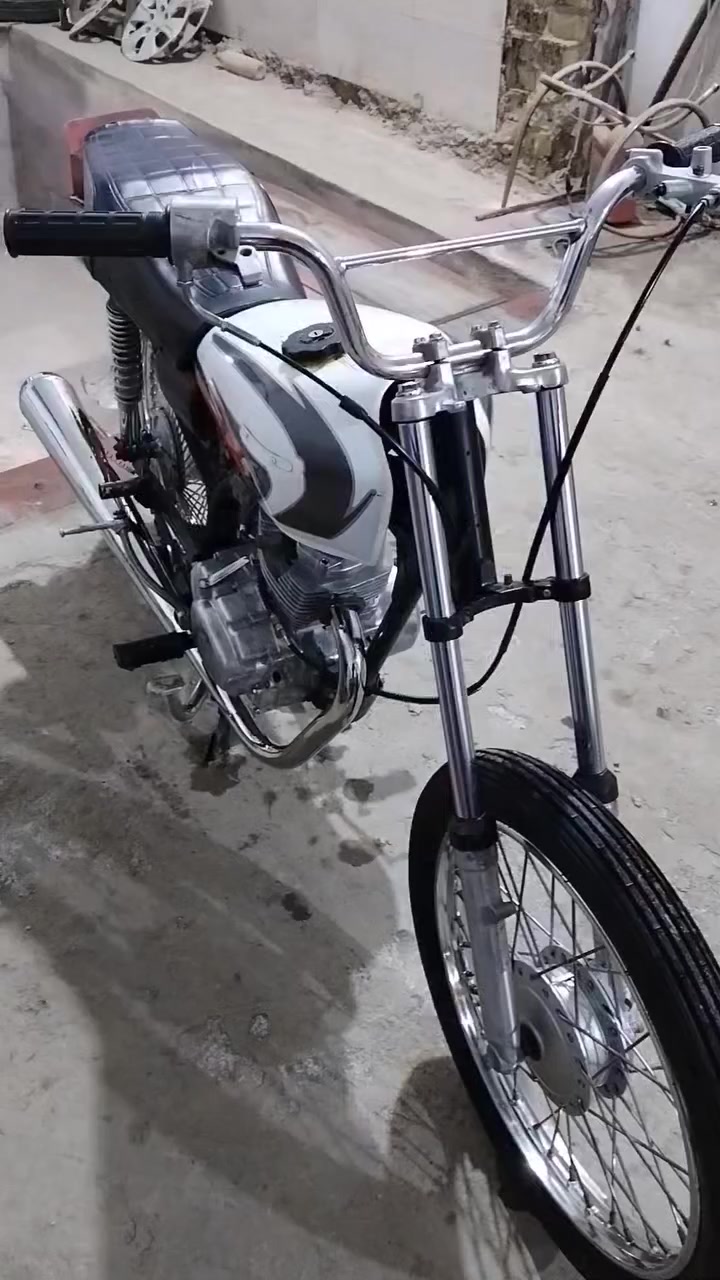 سلام عليكم دراجه ارشه موديل ١٥  كامله الدراجه من مكينه من تايرات وياله بس مدون كهربائيات وبدون اوراق.
٢٥٠ وبيه مجال المكان حله ابي غرق للتواصل ***********
