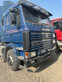 سكانيا كلابي هيه وعربانته كامله سياره حلوه 07703150446