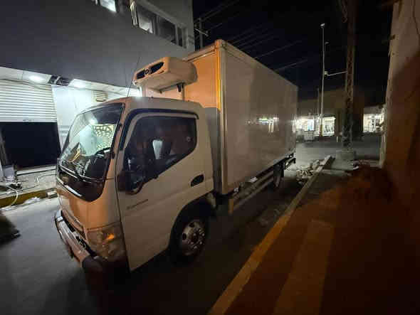 السلام عليكم كنتر براد موديل 2017 سلمانية باسمي بدون صبغ السيارة جديدة كلش  العنوان ناصرية سوق الشيوخ ***********
