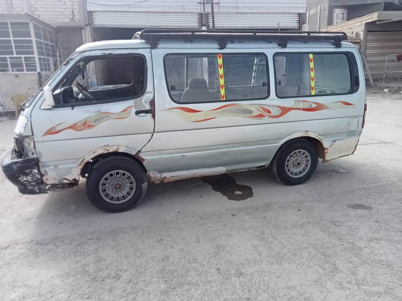 السلام عليكم هايسه للبيع م 93 مكينه  ونجي اوتماتيك لاتنقيص وله تبخير حداديه زينه طخم تاير جديد سياره عوزه ترتيب  اترايك وين ميعجبك صاحبه ابغداد بس ماواصله سنويه صاقطه بل 22 ابيع برميل وربع تايرات كوم حديد....مكان ناصريه سوك شيوخ ***********...وتساب  سعر.. 20..اوبيه مجال
مراوس حسب القناعه
