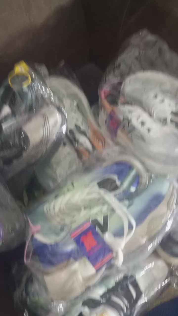 من رخصة الادمن ابيع المفرد بسعر الجمله نسائي رجالي شبابي اطفال احذيه ملابس بغداد  الحسينيه الراشدية السوق الكبير الجزره الوسطيه مقابل اثاث بيت العسل أبيع المفر بسعر الجمله الجزره الوسطيه مقابل اثاث بيت العسل ***********
