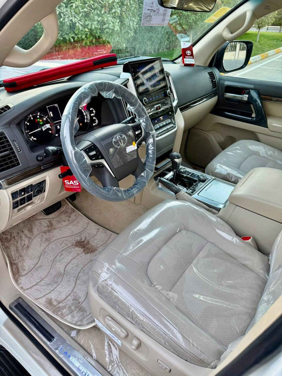 السلام عليكم لاندكروزر مديل 2020 شركة  ساز  فول مواصفات سياره مكفول كفالة عامه لا بارد لا صبغ  العنوان بغداد رقم ***********
