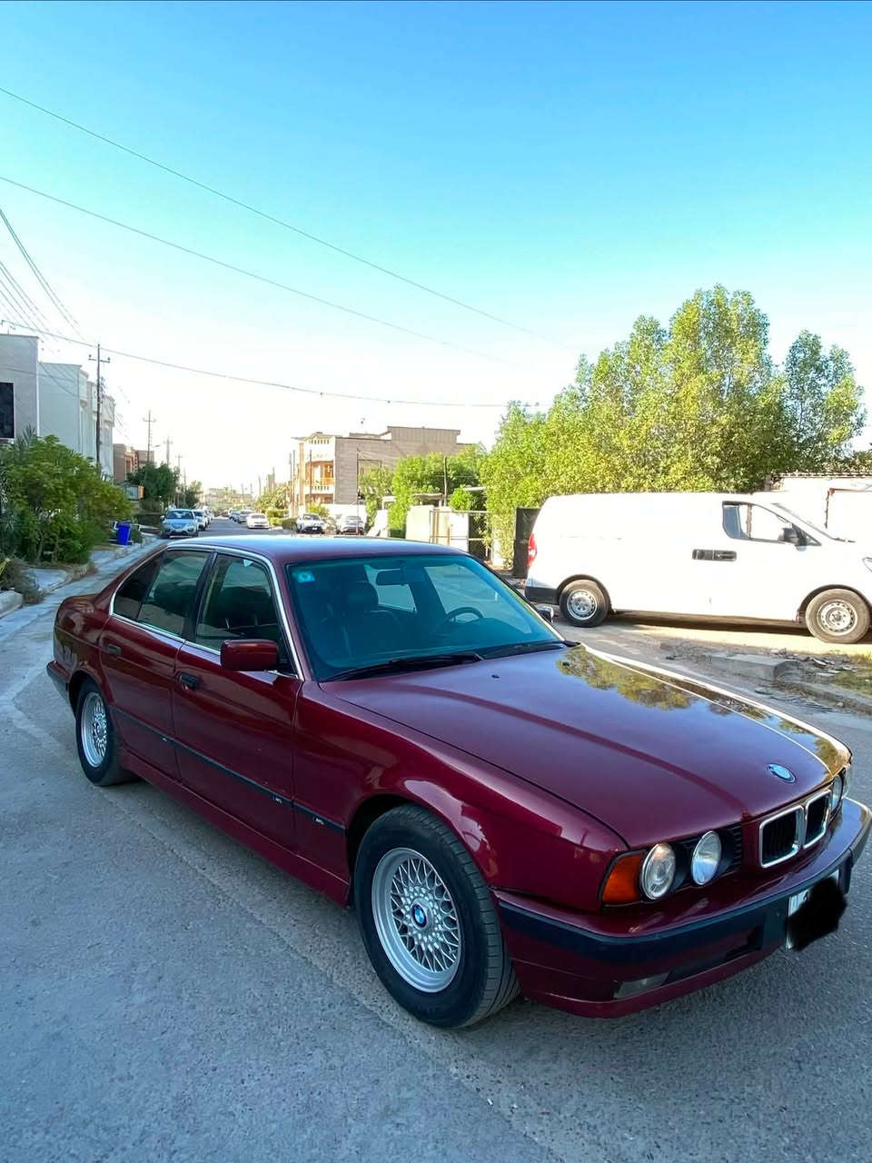 السلام عليكم للبيع 
525i 1992 وارد يابان اصل 
محرك 2500 مسكر عدل اصل كير اوتو 
رقم بغداد انكليزي جديد تحويل مباشر 
بدون حادث بدون خياس مكفولة 
تخم ويل خليه اصلي تايرات جدد 
صدر امامي خلفي جديد 
كير ومكينه مكفولات 
تبريد ثلج منظومه كلها جديدة 
جعمة كهرباء جام كهرباء بجم عريض 
 كشنات جلد كهرباء جدد غرفتها جديدة 
مصبوغه عام جماليه بدون حادث 
جاهزه مابيها نقص 
السعر 62 وبيها مجال بسيط 
العنوان / بغداد / حي الاعلام 
***********
