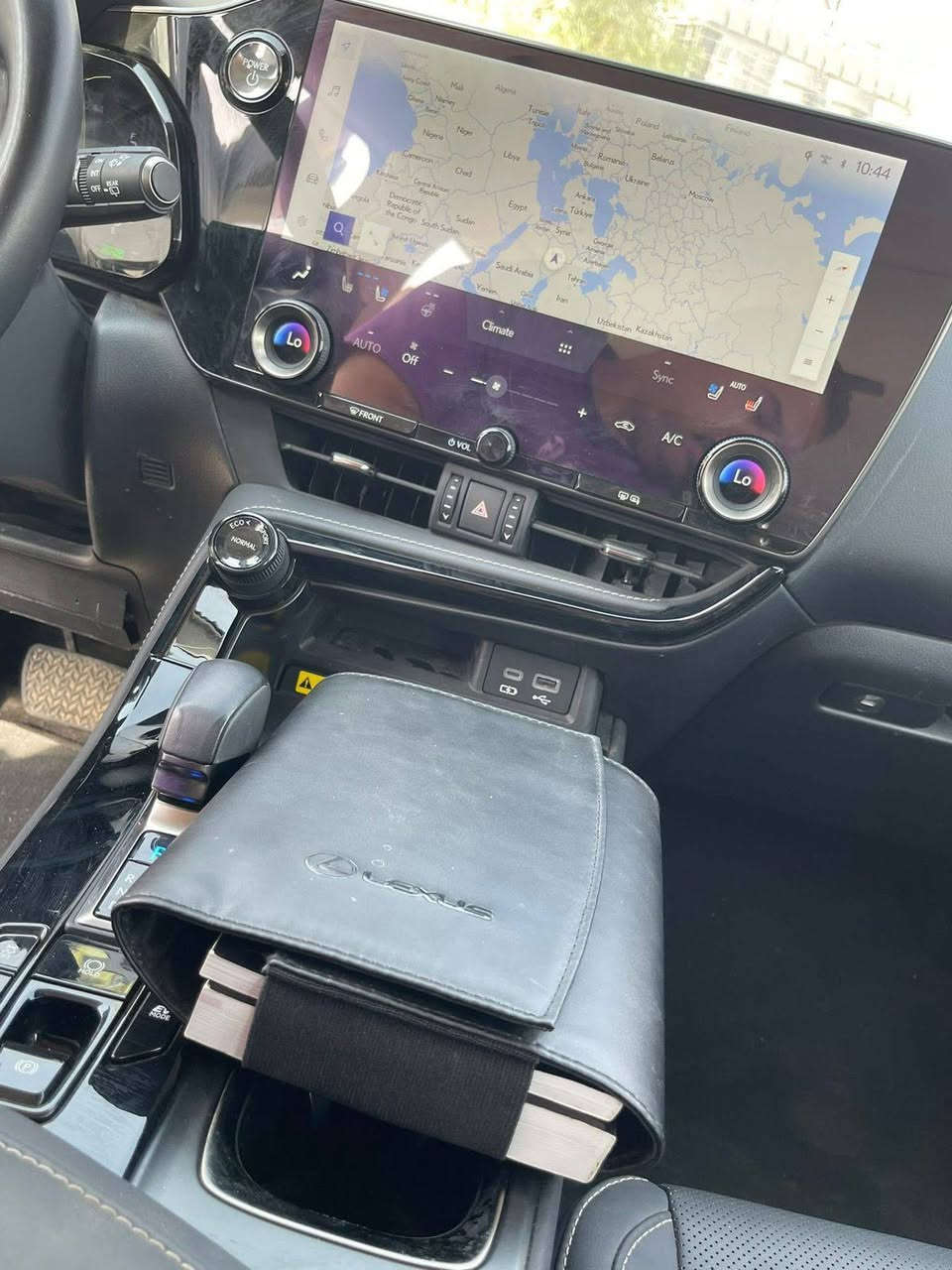 السلام عليكم
لكزز nx350h هايبرد
2024
السعر 315$ وبيه مجال
رقم بغداد دولي وسنويه اقل من شهر سويته
ماشيه 2600 زيرو يعني
المواصفات فول 1/1
دهن وماي شركه ما بدل
مقاعد جلدية - شاشة لمس 14 إنش
نظام صوتي مارك ليفينسون - نظام ملاحة
تكييف هواء مزدوج تبريد مقاعد
مقود جلدي - نظام دخول ذكي
مصابيح LED - مرايا جانبية كهربائية
نظام إضاءة تلقائي - نظام مساحات زجاج أمامي
أنظمة الأمان
نظام تحذير الخروج من المسار
نظام مراقبة النقطة العمياء
نظام فرامل طوارئ
نظام تحذير التصادم الأمامي
نظام تحذير التصادم الخلفي
العنوان كربلاء المقدسه
رقم ***********
وبيه بعد هواي مواصفات ما ذاكرهه
