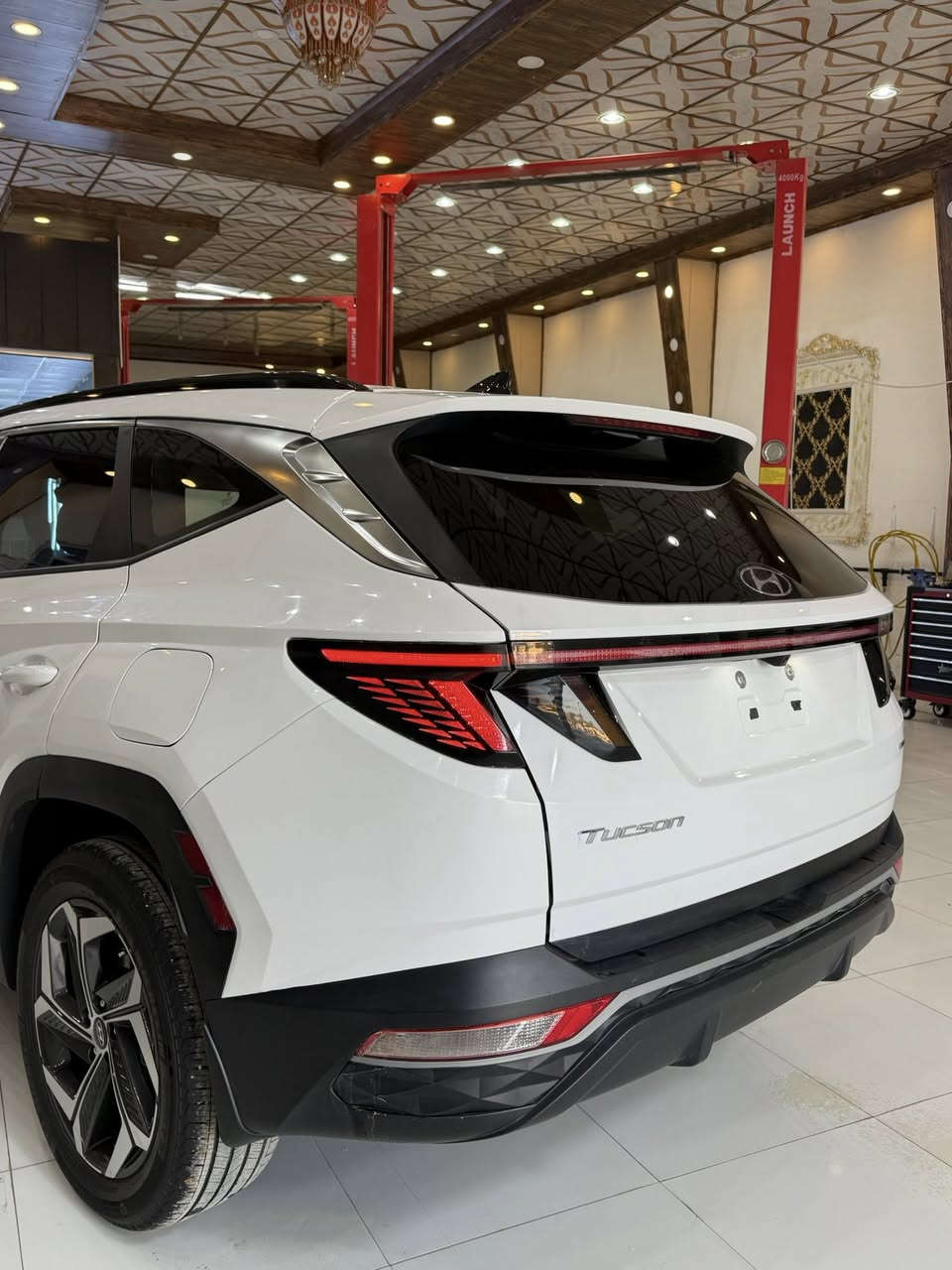 توسان 24 فور ويل
مواصفات فتحة سقف ، باب كهرباء ، تشغيل عن بعد ، كشنات جلد كهرباء تحكم 
محرك 2500 قوي و اقتصادي 
السيارة بحاله ممتازه وجاهزة للاستخدام بدون اي مصاريف
 
قبل لتخابر شوف كل التفاصيل مذكوره بالصور فحص سونار +صور الحادث (علما القمارة انصبغت توحيد لون الضرر فقط مقدمة القمارة مثل ما مبين بالصور وايضا الباب الخلفي انصبغ بدون ضرر)
السياره ماشية ٩ الف و بدون رقم
سعر السيارة 155 بيها مجال بسيط
للتواصل ***********
*********** واتس
