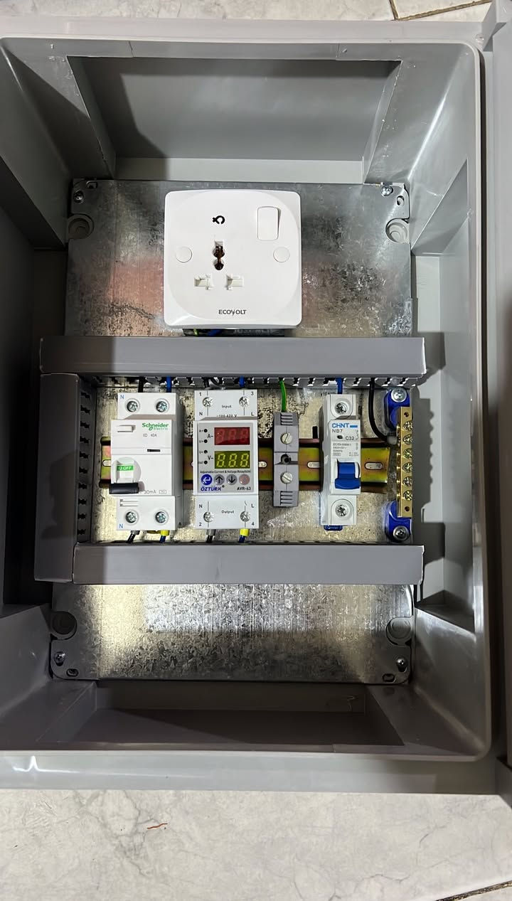 بورد حمايه لسيارات بي وايدي وغيرها
#مكونات بورد 30في40
جوزه تشغيل البورد
جوزه ايرث لكج 
جوزه حمايه من ارتفاع  التيار الكهربائي وانخفاضه 
كونكتر ايرث وايرات مستخدمه الفنار الحراري الاصلي 
ملاحظه جميع المواد مستخدمه درجه اولى 
يتوفر لدينا خدمه شد وعمل ايرث 
للاستفسار الاتصال برقم او خاص ***********حسن الكهربائي
