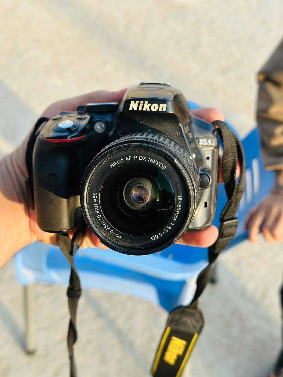 للبيع  كامره نيكون ٥٣٠٠ دقه وصوره 
شاحنه +رام +جنطه +عدسه ٥٥
+حزام  ((مكان شطره)) 
***********
