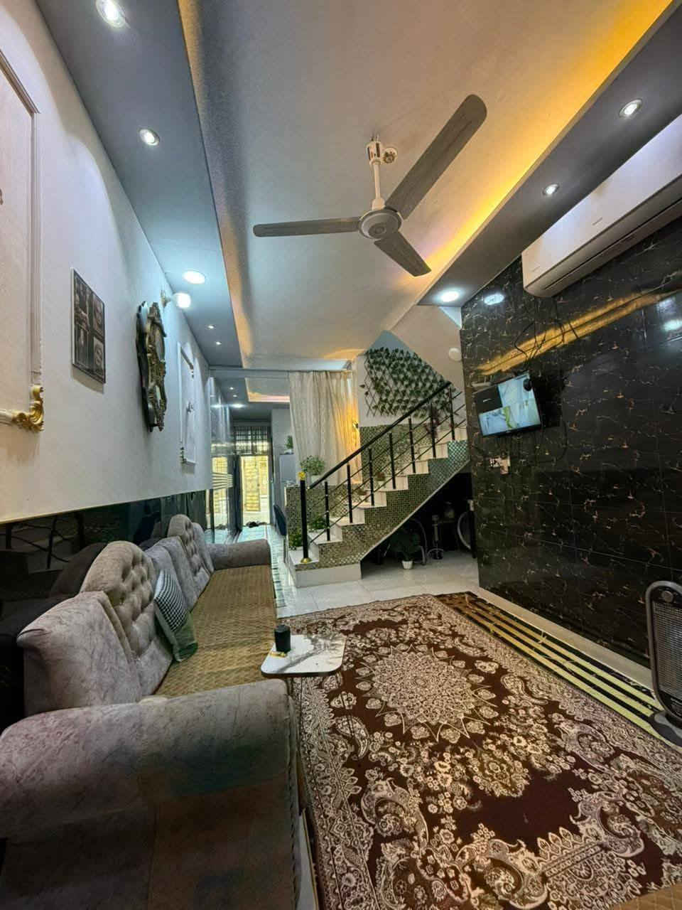 مساحه 100 متر #طابو_زراعي  سند ٢٥
🤑 سعر 44 🤑و ***********
(مكتب  الفهد عمود 270
تفاصيل لبيت (( موجود🎥📷 فيديو كامل للبيت
غرفه نو2// مطبخ// صاله// استقبال// صحيات خارج وداخل 

عنوان البيت  نجف مقابل ملحق قرية لغدير 

بناء ممتاز// اساس وسقف صب 
طابوق 🧱 جمهوري

كل البيت #سقوف_ثانويه

كل الخدمات موجوده 
مدارس 🏫 سوق #تبليط 

مقابل  قرية الغدير  ***********واتساب النجف, العراق
