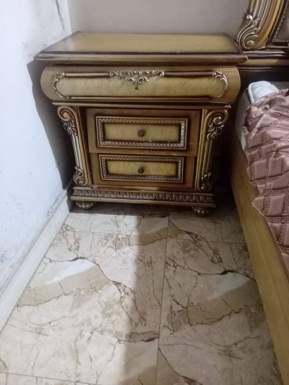 السلام عليكم غرفه ماليزيه للبيع النضافه 85بالميه السعر 375وبيه مجال قليل 
المكان البصره الحيانيه قرب شارع القائد   رقم الهاتف ***********   مكلف بالنشر
