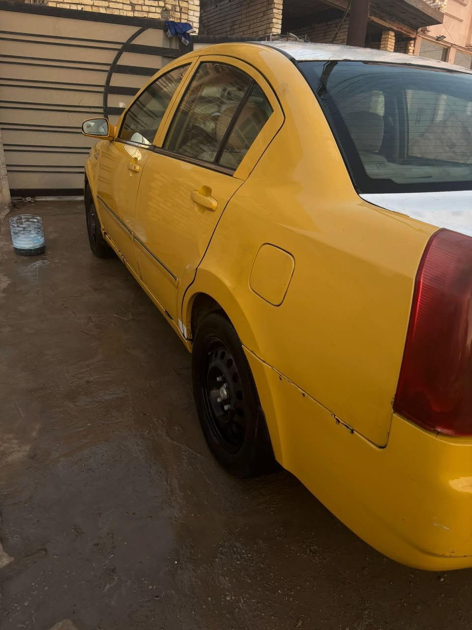 السلام عليكم سياره شيري A5 2010 
كير ومكينه مال كامري جديده 
حدادة وصدر امامي خلفي جديد خير من الله 
دعاميه اميمه خلفيه جديده كهربائيات كلها شغل جدبد 
السعر ٣٨ ورقه وبيها مجال تعال شوف سهله مكان الدوره 
***********
