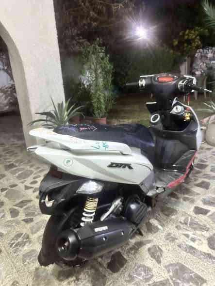 السلام عليكم….
جيتي ار للبيع دراجه رمبه قبل يومين نزلته بيدي دراجه بلايلون ماشيه 19 الف مكفوله كفاله عامه جيب فير وتعال كامله كله شغال عل وضعيه رمبه اوراقه كامله المكان بغداد البلديات 
السعر مليون 300 وبيه مجال بسيط حك لجيه صله يومين دراجه من نازله الاتصال *********** متواجد عبر الانترنيت.
