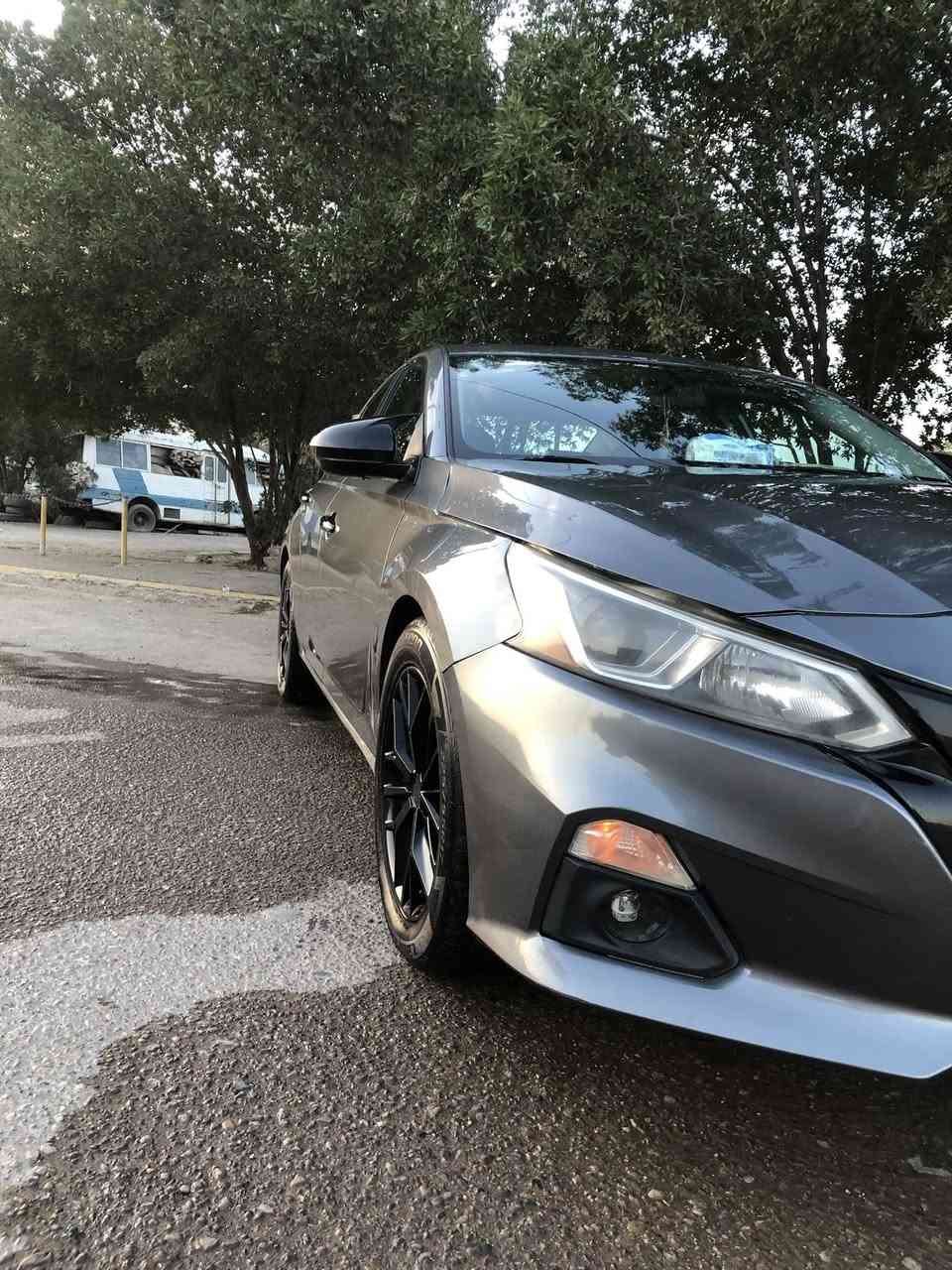 من رخصة الادمن
نيسان التيما 2020 S
مواصفات الS معروفة السيارة جاهزة ونصبتها مثل الصور واحلى اي نقص مابيها ماشية ١٣٨٠٠٠ الضرر قطعتين فقط بنيد وجاملغ السائق ورقم الشاصي موجود اخر صورة 
السعر ١٣٥ 
مكانها بغداد باب المعظم 
***********
