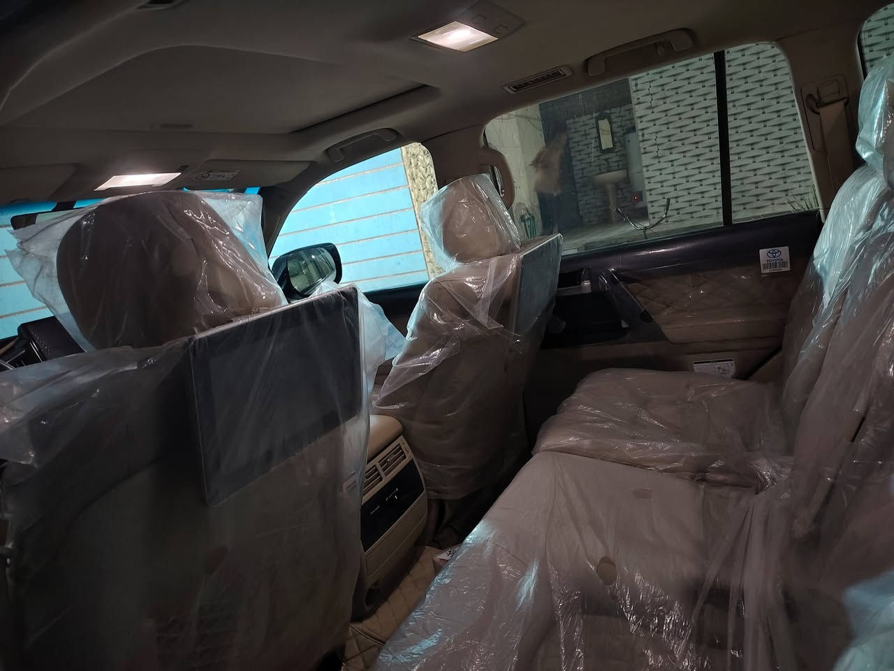 السلام عليكم للبيع او مراوس 2021 ثمانية سلندر لاندكروز موديل 2020 ساز باب اول رقم بغداد بسمي مشروع وطني  مكفول كفاله عامه من صبغ وتبديل حتى الدعاميات 
فول مواصفات 1/1
بصمه تشغيل
5بصمات ابواب 
فتحه سلايت
كشنات ثنين كهرباء ثلاث حركات
كشنات جلد اصلي
عداد لكزز
زراكات
اشارة لكزز
مري قلاب
مري شفط
شاشات خلفيه
سماعات 
شاشه ناطقه 
جنطه شفط
شاحن 
دبل ماوس
مثبت سرعه
سبعه راكب
ثلاث قطع تبريد
مطفايه حريق
محرك V6 
8ايرباك
حساس امامي
حساس خلفي
اضويه تحت مقاعد
تحكمات ستيرن كامله
كامرة دوارة
وباقي مواصفات ساز معروفة
 ماشيه.(١٧٠ )الف حقيقي
السعر (570 )ورقه $ وبيها مجال 
اللاستفسار اتصل على الرقم ***********
