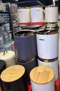 يتوفر لدينا حاوية نفايات  بانواع مختلفه واتساب 07724596729 07711656549...