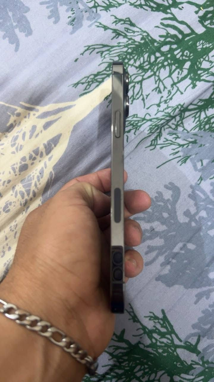 13برو ماكس ذاكره 512؛ كفاله من شخط سعر 700 رقم ***********
